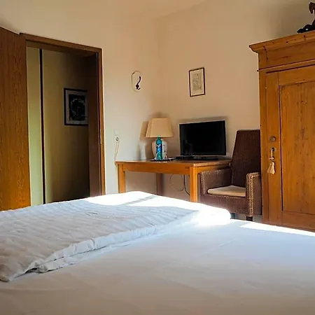 Mutter Siepe Hotel *