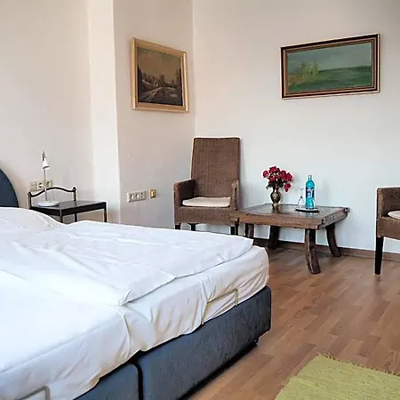 Mutter Siepe Hotel